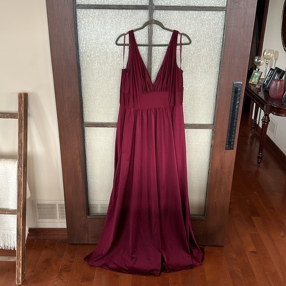 La Femme Empire waist deep v neckline gown size 20. NWT - Picture 5 of 11